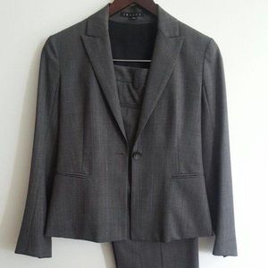 Women’s Theory Suit